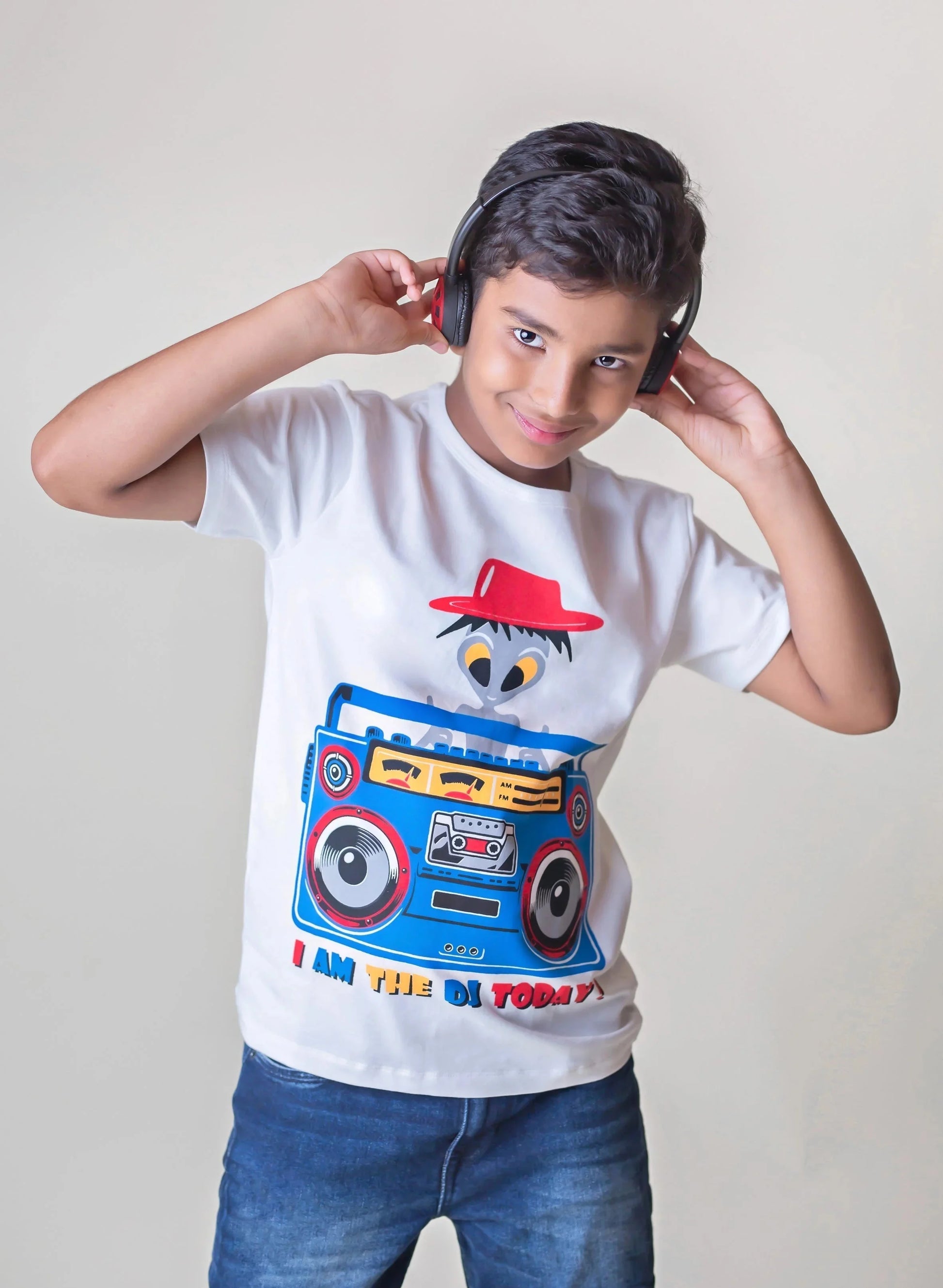 Boys White Half Sleeves Casual Round Neck Cotton Tshirt - Ladore